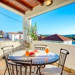 Villa Verandah Traù