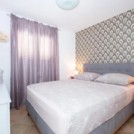 ヴィラ Verandah トロギール