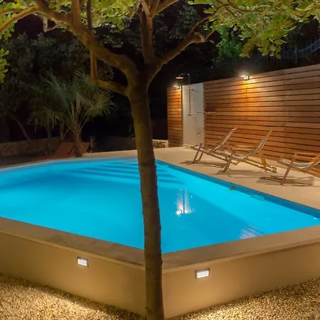 ヴィラ Verandah トロギール