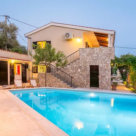 ヴィラ Verandah トロギール